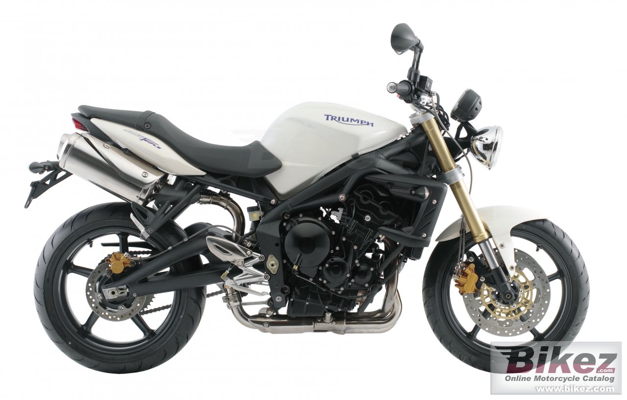 Big Triumph street triple picture and wallpaper from Bikez.com